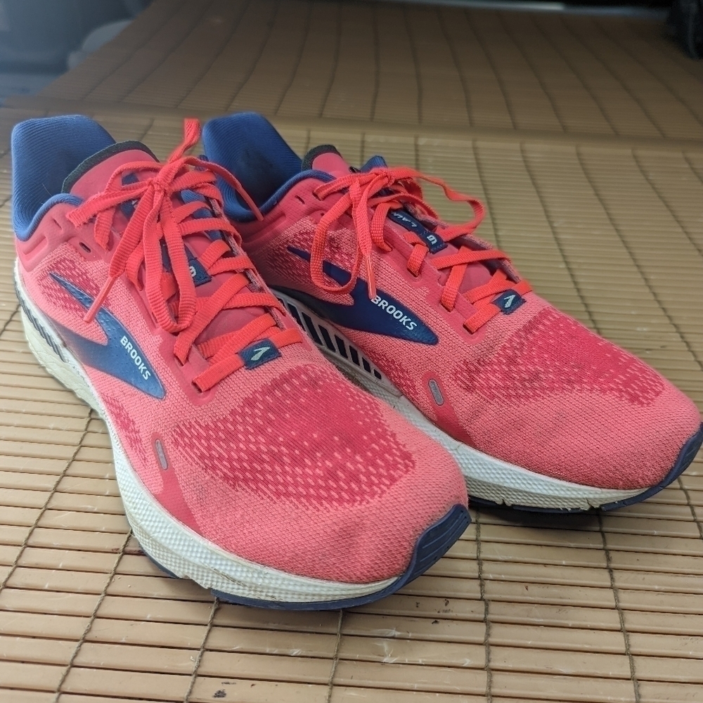 Brooks Womens Launch Gts 9 Pink Running Shoes Size 10 Excellent Condition. A11pm